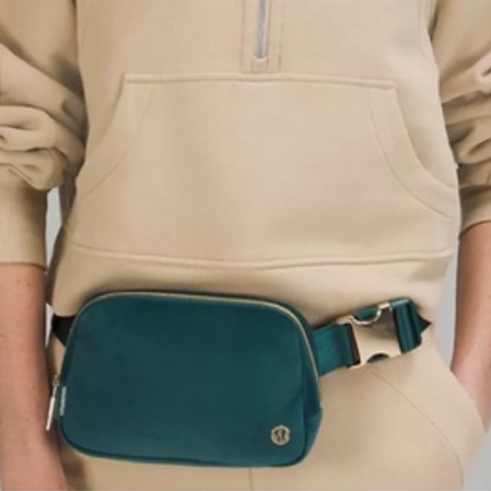 Lululemon Everywhere Velour Belt Bag 1L